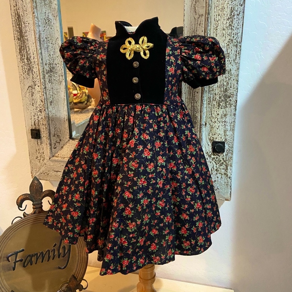VINTAGE Little Girl’s Dress